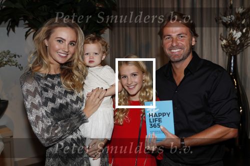 Amsterdam 30 oktober 2018
Boekpresentatie Kelly Weekers. Haar man John Ewbank reikte het eerste boek uit. Dochter Scottie en Day Ewbank waren ook aanwezig.
