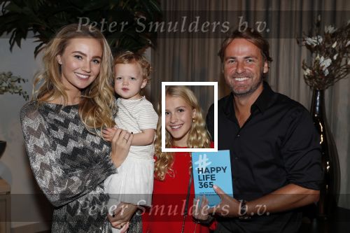 Amsterdam 30 oktober 2018
Boekpresentatie Kelly Weekers. Haar man John Ewbank reikte het eerste boek uit. Dochter Scottie en Day Ewbank waren ook aanwezig.