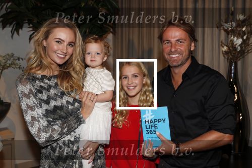 Amsterdam 30 oktober 2018
Boekpresentatie Kelly Weekers. Haar man John Ewbank reikte het eerste boek uit. Dochter Scottie en Day Ewbank waren ook aanwezig.