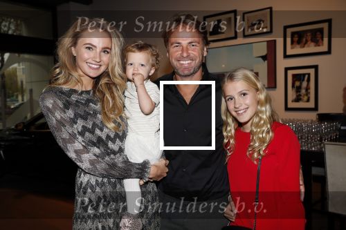 Amsterdam 30 oktober 2018
Boekpresentatie Kelly Weekers. Haar man John Ewbank reikte het eerste boek uit. Dochter Scottie en Day waren ook aanwezig