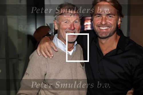 Amsterdam 30 oktober 2018
Boekpresentatie Kelly Weekers. Haar man John Ewbank reikte het eerste boek uit. John Ewbank met zijn vader