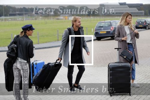 Schiphol Oost 4 oktober 2018
Vrienden van Johnny de Mol en zijn vrouw Anouk vertrekken vanaf schiphol oost met een prive vliegtuig naar Portugal. Aanwezig oa Willek Alberti  , broer Kaj Lerby met gezin Dinand en Lucy Woesthoff John Ewbank en Kelly Weekers Katja Schuurman en Freek v Noordwijk Tony Berk manager Carlijn de Vries met man Nikkie Plessen en Linda de Mol met Jeroen Rietbergen en kinderen Noah en Julian.