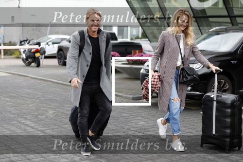 Schiphol Oost 4 oktober 2018
Vrienden van Johnny de Mol en zijn vrouw Anouk vertrekken vanaf schiphol oost met een prive vliegtuig naar Portugal. Aanwezig oa Willek Alberti  , broer Kaj Lerby met gezin Dinand en Lucy Woesthoff John Ewbank en Kelly Weekers Katja Schuurman en Freek v Noordwijk Tony Berk manager Carlijn de Vries met man Nikkie Plessen en Linda de Mol met Jeroen Rietbergen en kinderen Noah en Julian.