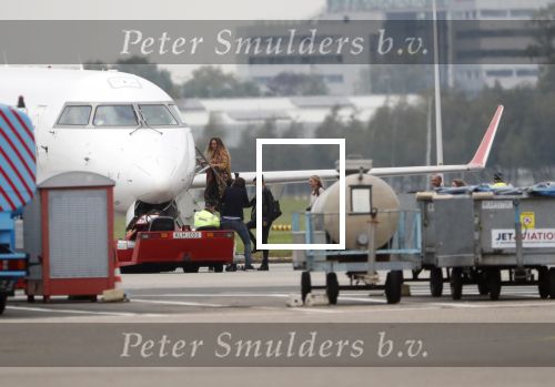 Schiphol Oost 4 oktober 2018
Vrienden van Johnny de Mol en zijn vrouw Anouk vertrekken vanaf schiphol oost met een prive vliegtuig naar Portugal. Aanwezig oa Willek Alberti  , broer Kaj Lerby met gezin Dinand en Lucy Woesthoff John Ewbank en Kelly Weekers Katja Schuurman en Freek v Noordwijk Tony Berk manager Carlijn de Vries met man Nikkie Plessen en Linda de Mol met Jeroen Rietbergen en kinderen Noah en Julian.