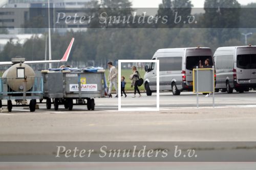 Schiphol Oost 4 oktober 2018
Vrienden van Johnny de Mol en zijn vrouw Anouk vertrekken vanaf schiphol oost met een prive vliegtuig naar Portugal. Aanwezig oa Willek Alberti  , broer Kaj Lerby met gezin Dinand en Lucy Woesthoff John Ewbank en Kelly Weekers Katja Schuurman en Freek v Noordwijk Tony Berk manager Carlijn de Vries met man Nikkie Plessen en Linda de Mol met Jeroen Rietbergen en kinderen Noah en Julian.