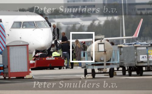 Schiphol Oost 4 oktober 2018
Vrienden van Johnny de Mol en zijn vrouw Anouk vertrekken vanaf schiphol oost met een prive vliegtuig naar Portugal. Aanwezig oa Willek Alberti  , broer Kaj Lerby met gezin Dinand en Lucy Woesthoff John Ewbank en Kelly Weekers Katja Schuurman en Freek v Noordwijk Tony Berk manager Carlijn de Vries met man Nikkie Plessen en Linda de Mol met Jeroen Rietbergen en kinderen Noah en Julian.