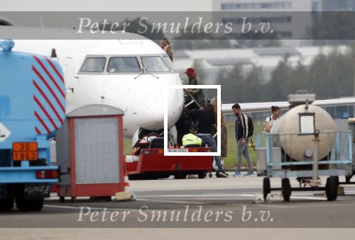 Schiphol Oost 4 oktober 2018
Vrienden van Johnny de Mol en zijn vrouw Anouk vertrekken vanaf schiphol oost met een prive vliegtuig naar Portugal. Aanwezig oa Willek Alberti  , broer Kaj Lerby met gezin Dinand en Lucy Woesthoff John Ewbank en Kelly Weekers Katja Schuurman en Freek v Noordwijk Tony Berk manager Carlijn de Vries met man Nikkie Plessen en Linda de Mol met Jeroen Rietbergen en kinderen Noah en Julian.
