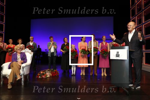 Amsterdam 30 september 2018
1 jaar Annie MG Schmidt in het delamar theater. Simone Kleinsma krijgt koninklijke onderscheiding. Joop v d Ende