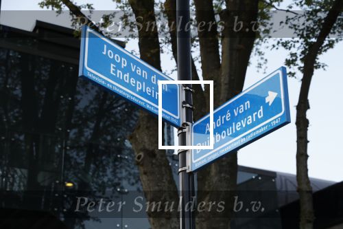 Hilversum 22 april 2018
Straatnaam Joop v d Ende en Andre v Duin op het mediapark.