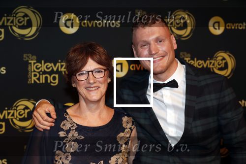 Amsterdam 11 oktober 2018
Uitreiking televizierring in AFAS LIVE.
Beau v Erven Dorens in de grote winnaar. Kaj Gorgels kwam met zijn moeder