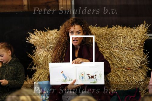 Hilversum 2 oktober 2018
Presentatie voorleesboeken van Katja Schuurman ism Jumbo en Campina. Birgit Schuurman overhandigt eerste exemplaren.