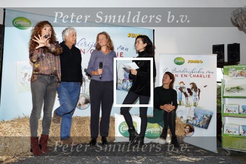 Hilversum 2 oktober 2018
Presentatie voorleesboeken van Katja Schuurman ism Jumbo en Campina. Birgit Schuurman overhandigt eerste exemplaren.