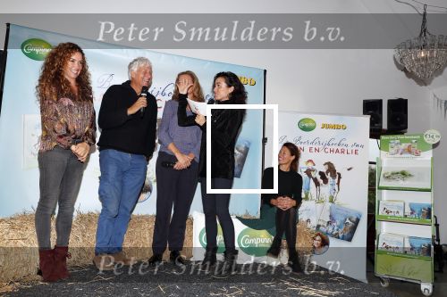 Hilversum 2 oktober 2018
Presentatie voorleesboeken van Katja Schuurman ism Jumbo en Campina. Birgit Schuurman overhandigt eerste exemplaren.