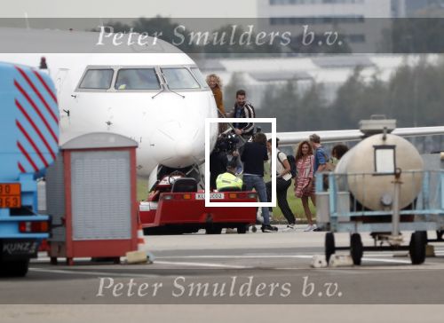 Schiphol Oost 4 oktober 2018
Vrienden van Johnny de Mol en zijn vrouw Anouk vertrekken vanaf schiphol oost met een prive vliegtuig naar Portugal. Aanwezig oa Willek Alberti  , broer Kaj Lerby met gezin Dinand en Lucy Woesthoff John Ewbank en Kelly Weekers Katja Schuurman en Freek v Noordwijk Tony Berk manager Carlijn de Vries met man Nikkie Plessen en Linda de Mol met Jeroen Rietbergen en kinderen Noah en Julian.