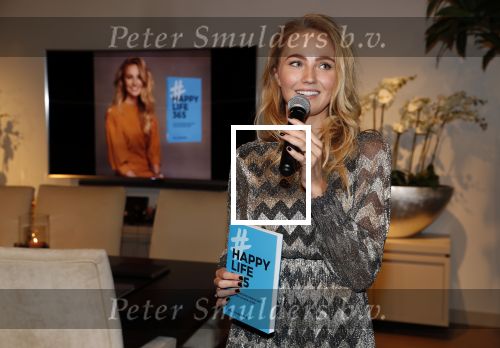 Amsterdam 30 oktober 2018
Boekpresentatie Kelly Weekers. Haar man John Ewbank reikte het eerste boek uit.