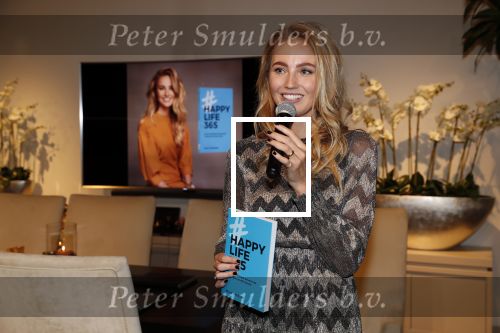 Amsterdam 30 oktober 2018
Boekpresentatie Kelly Weekers. Haar man John Ewbank reikte het eerste boek uit.