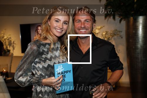 Amsterdam 30 oktober 2018
Boekpresentatie Kelly Weekers. Haar man John Ewbank reikte het eerste boek uit.