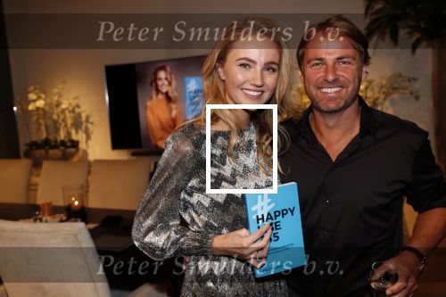 Amsterdam 30 oktober 2018
Boekpresentatie Kelly Weekers. Haar man John Ewbank reikte het eerste boek uit.