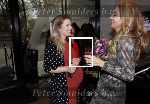 Amsterdam 30 oktober 2018
Boekpresentatie Kelly Weekers. Haar man John Ewbank reikte het eerste boek uit. Jennifer Ewbank zwanger. Kelly met Jennifer Ewbank