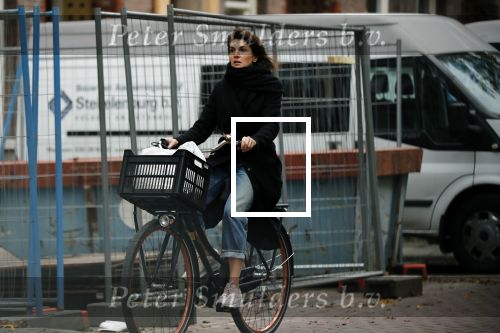 Amsterdam 7 november 2018
Kim v Kooten komt op de fiets bij haar huis aan in Amsterdam zuid.