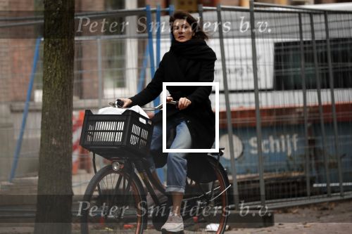 Amsterdam 7 november 2018
Kim v Kooten komt op de fiets bij haar huis aan in Amsterdam zuid.