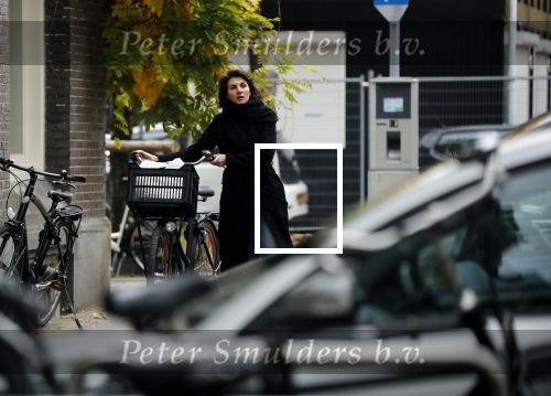 Amsterdam 7 november 2018
Kim v Kooten komt op de fiets bij haar huis aan in Amsterdam zuid.