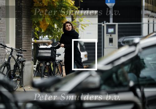 Amsterdam 7 november 2018
Kim v Kooten komt op de fiets bij haar huis aan in Amsterdam zuid.