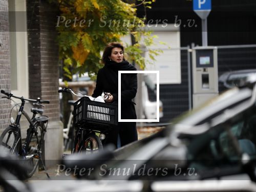 Amsterdam 7 november 2018
Kim v Kooten komt op de fiets bij haar huis aan in Amsterdam zuid.
