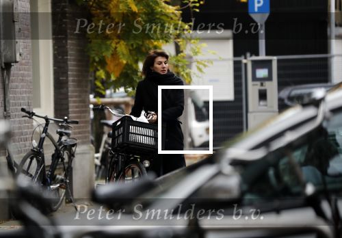 Amsterdam 7 november 2018
Kim v Kooten komt op de fiets bij haar huis aan in Amsterdam zuid.