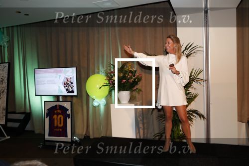 Amsterdam 4 oktober 2018
Gala ten bate van het Kluivert Dog rescue center op Curacao (patrick en Rosanna Kluivert) in het Pescana Hotel. veilingmeester Laurien Hessels