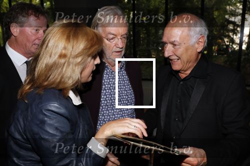 Hilversum 8 oktober 2018
Boek presentatie Peter Koelewijn bij wisseloord studioï¿½s. Het boek is geschreven door Tjerk Lammers.
Lex Harding en partner Peter Koelewijn