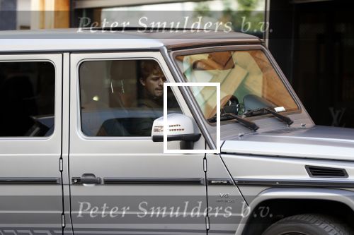 Amsterdam 3 oktober 2018
Lil Kleine parkeert zijn Mercedes G 6.3 AMG op de stope op de pc hooftstraat bij Louis Vuitton