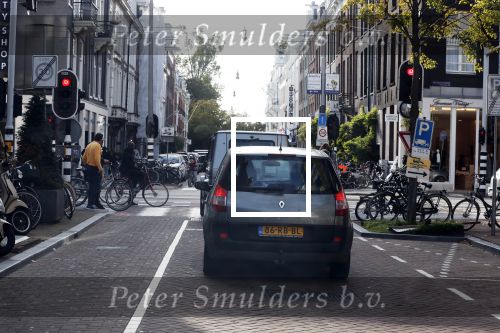 Amsterdam 3 oktober 2018
Lil Kleine parkeert zijn Mercedes G 6.3 AMG op de stope op de pc hooftstraat bij Louis Vuitton