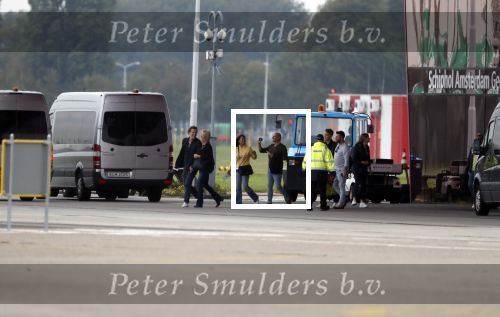 Schiphol Oost 4 oktober 2018
Vrienden van Johnny de Mol en zijn vrouw Anouk vertrekken vanaf schiphol oost met een prive vliegtuig naar Portugal. Aanwezig oa Willek Alberti  , broer Kaj Lerby met gezin Dinand en Lucy Woesthoff John Ewbank en Kelly Weekers Katja Schuurman en Freek v Noordwijk Tony Berk manager Carlijn de Vries met man Nikkie Plessen en Linda de Mol met Jeroen Rietbergen en kinderen Noah en Julian.