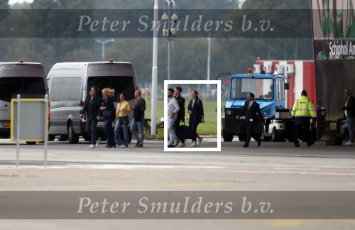 Schiphol Oost 4 oktober 2018
Vrienden van Johnny de Mol en zijn vrouw Anouk vertrekken vanaf schiphol oost met een prive vliegtuig naar Portugal. Aanwezig oa Willek Alberti  , broer Kaj Lerby met gezin Dinand en Lucy Woesthoff John Ewbank en Kelly Weekers Katja Schuurman en Freek v Noordwijk Tony Berk manager Carlijn de Vries met man Nikkie Plessen en Linda de Mol met Jeroen Rietbergen en kinderen Noah en Julian.