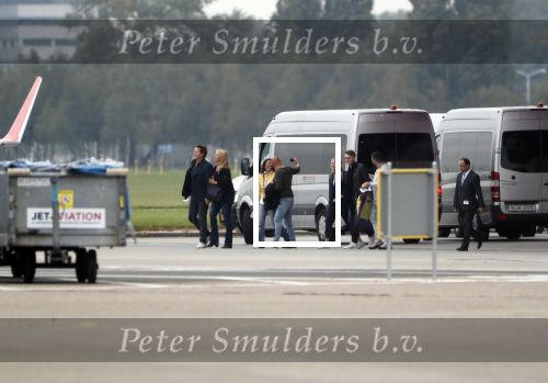Schiphol Oost 4 oktober 2018
Vrienden van Johnny de Mol en zijn vrouw Anouk vertrekken vanaf schiphol oost met een prive vliegtuig naar Portugal. Aanwezig oa Willek Alberti  , broer Kaj Lerby met gezin Dinand en Lucy Woesthoff John Ewbank en Kelly Weekers Katja Schuurman en Freek v Noordwijk Tony Berk manager Carlijn de Vries met man Nikkie Plessen en Linda de Mol met Jeroen Rietbergen en kinderen Noah en Julian.
