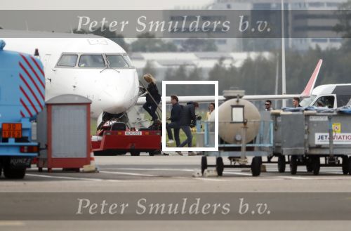 Schiphol Oost 4 oktober 2018
Vrienden van Johnny de Mol en zijn vrouw Anouk vertrekken vanaf schiphol oost met een prive vliegtuig naar Portugal. Aanwezig oa Willek Alberti  , broer Kaj Lerby met gezin Dinand en Lucy Woesthoff John Ewbank en Kelly Weekers Katja Schuurman en Freek v Noordwijk Tony Berk manager Carlijn de Vries met man Nikkie Plessen en Linda de Mol met Jeroen Rietbergen en kinderen Noah en Julian.
