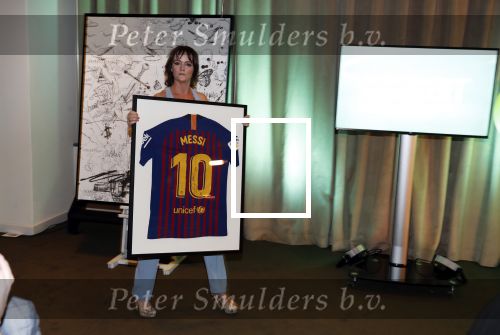 Amsterdam 4 oktober 2018
Gala ten bate van het Kluivert Dog rescue center op Curacao (patrick en Rosanna Kluivert) in het Pescana Hotel. veiling shirt Lionel Messi