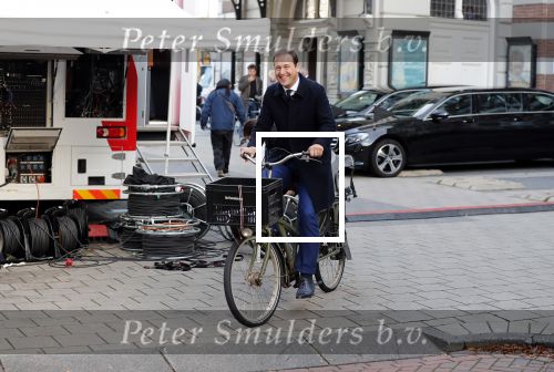 Amsterdam 27 oktober 2018
Lodewijk Asscher en Felix Rottenberg op de fiets.