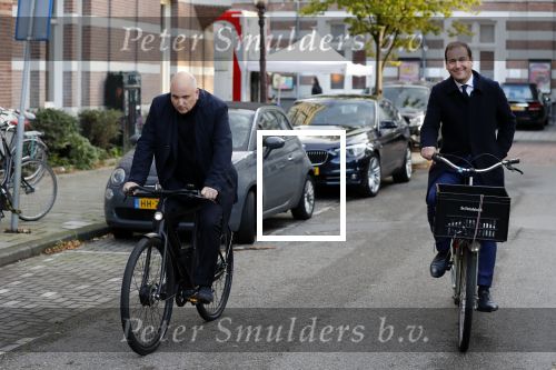 Amsterdam 27 oktober 2018
Lodewijk Asscher en Felix Rottenberg op de fiets.