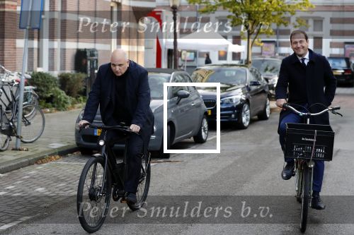 Amsterdam 27 oktober 2018
Lodewijk Asscher en Felix Rottenberg op de fiets.