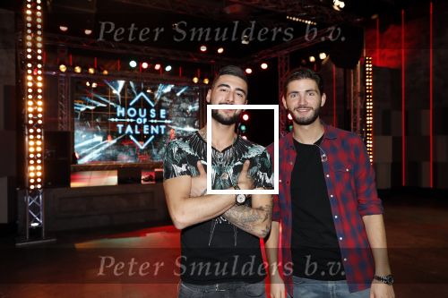 Hilversum 6 november 2018
Dries Roelvink interviewt voor Story Quincy Wilson Luc v Essen en Julia v Helvoirt uit het sbs6 programma house of Talent. Samir sami