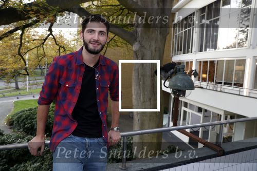 Hilversum 6 november 2018
Dries Roelvink interviewt voor Story Quincy Wilson Luc v Essen en Julia v Helvoirt uit het sbs6 programma house of Talent