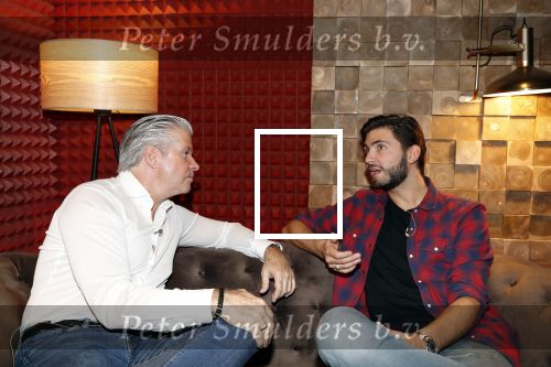 Hilversum 6 november 2018
Dries Roelvink interviewt voor Story Quincy Wilson Luc v Essen en Julia v Helvoirt uit het sbs6 programma house of Talent