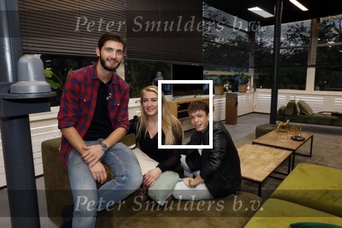 Hilversum 6 november 2018
Dries Roelvink interviewt voor Story Quincy Wilson Luc v Essen en Julia v Helvoirt uit het sbs6 programma house of Talent