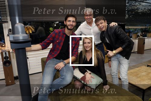 Hilversum 6 november 2018
Dries Roelvink interviewt voor Story Quincy Wilson Luc v Essen en Julia v Helvoirt uit het sbs6 programma house of Talent