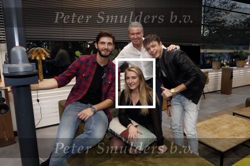 Hilversum 6 november 2018
Dries Roelvink interviewt voor Story Quincy Wilson Luc v Essen en Julia v Helvoirt uit het sbs6 programma house of Talent