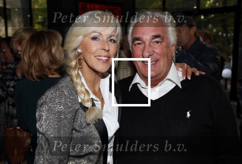 Hilversum 8 oktober 2018
Boek presentatie Peter Koelewijn bij wisseloord studioï¿½s. Het boek is geschreven door Tjerk Lammers.
Ludo Voeten en Marga Bult