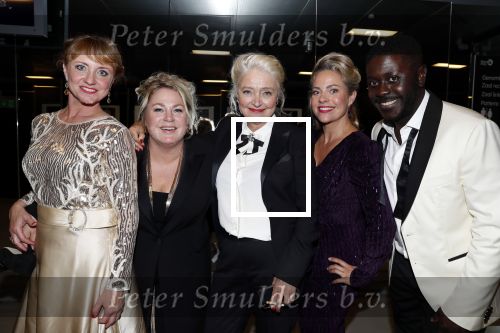 Amsterdam 11 oktober 2018
Uitreiking televizierring in AFAS LIVE.
Beau v Erven Dorens in de grote winnaar. cast Luizenmoeder