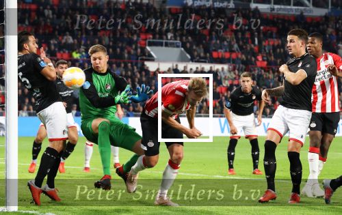 Eindhoven, 20 Oktober 2018 Kompetitiewedstrijd PSV-FC Emmen, eindstand 6-0 Seizoen 2018-2019
Luuk de Jong verslaat doelam Kjell Scherpen van FC Emmen